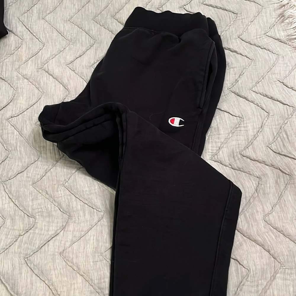 Men’s black champion sweatpants size large.